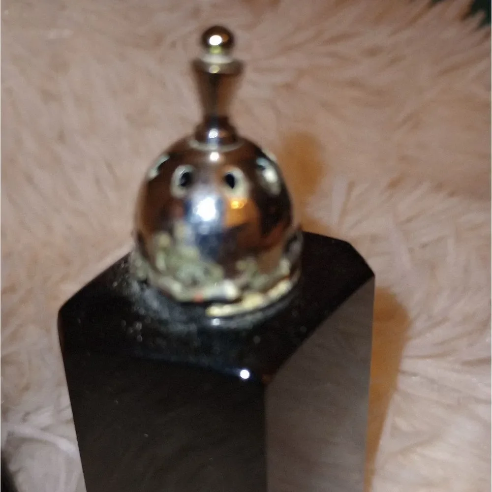 🆕🧂 Vintage Black Onyx Salt Pepper Shakers Brass Stoppers